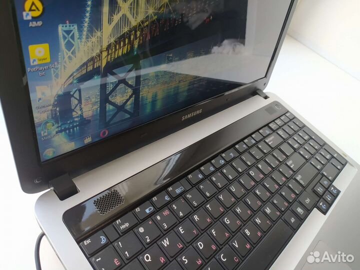 Отличный ноутбук Samsung без диска