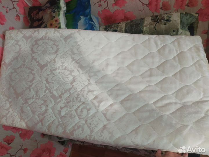 Матрас в детскую кроватку б/у