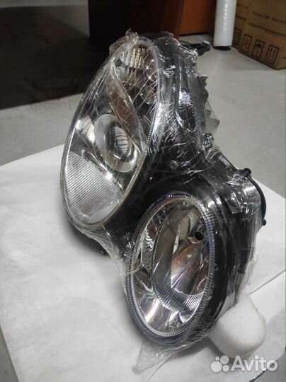 Фара правая линзованная Mercedes w211