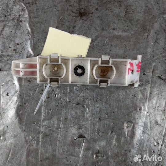 Кронштейн бампера передний левый Suzuki Grand