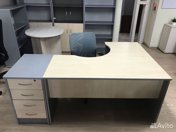 Стол офисный