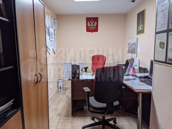 Помещение с арендаторами возле стадиона Динамо