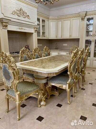 Кухонный стол и стулья комплект