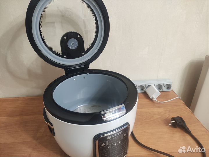Мультиварка vitek. Новая