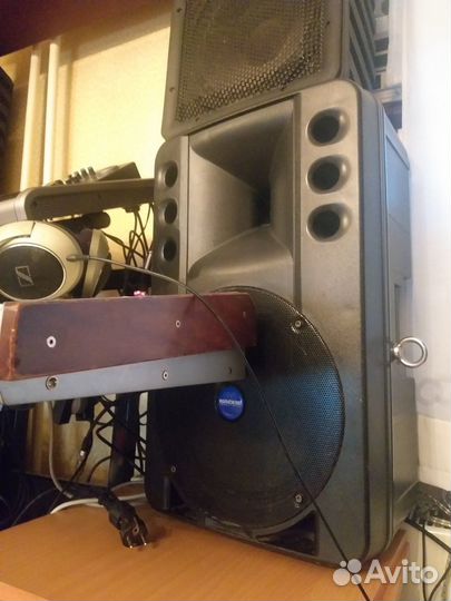 Колонки активные Mackie ART 200A