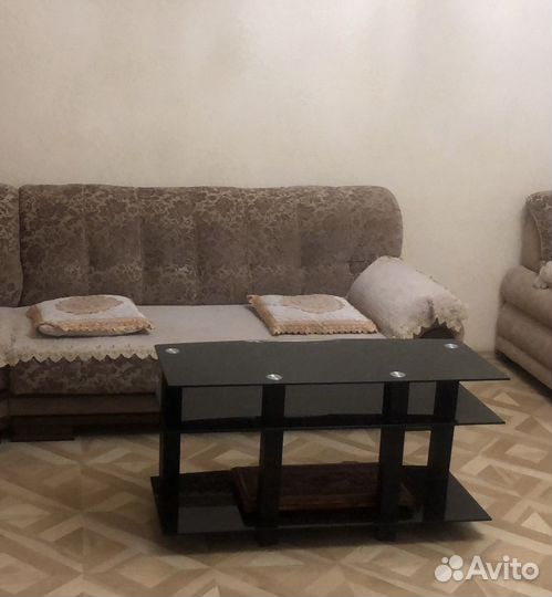 Стеклянный столик