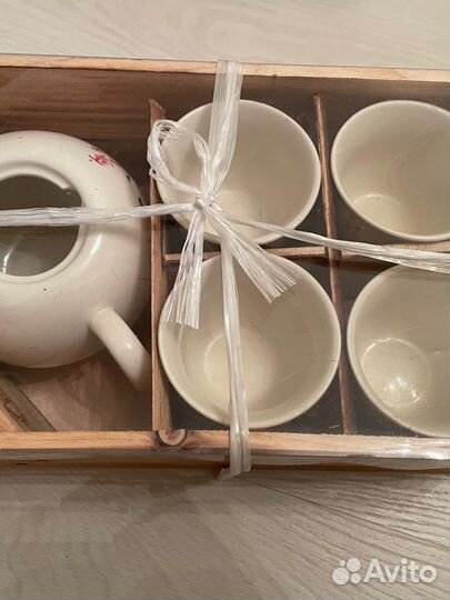 Чайный сервиз новый, заварной чайник и пиалы