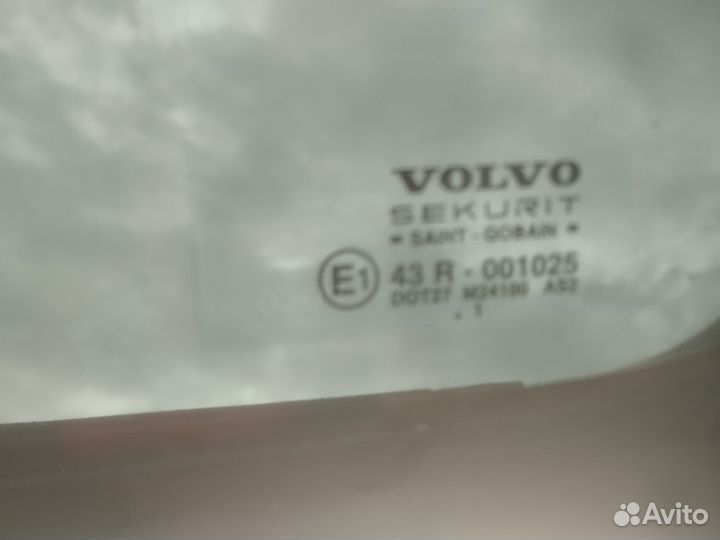 Форточка двери задней левой Volvo s60 1