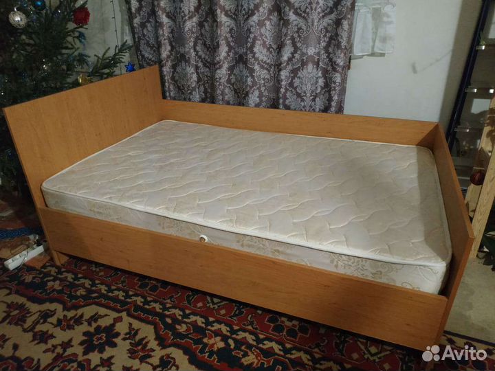 Кровать с ортопедическим матрасом