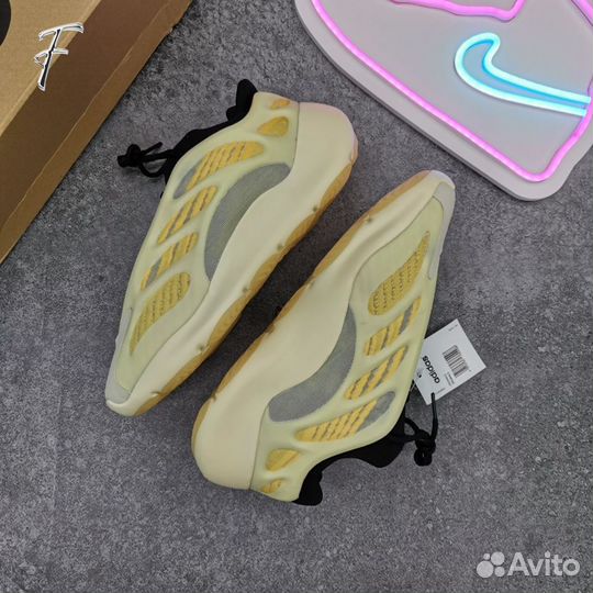 Кроссовки Adidas Yeezy Boost 700