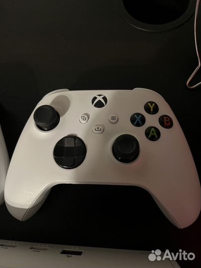 Xbox series s 512gb + 2 геймпада + 2 игры