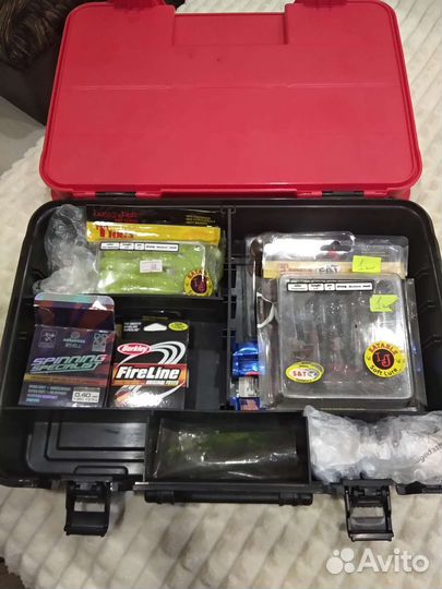 Коробка с воблерами Пантон 21