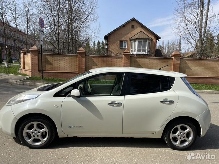 Nissan Leaf AT, 2011, 150 000 км