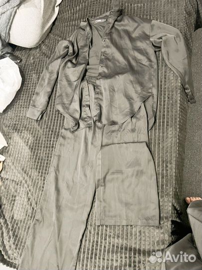 Костюмы женские