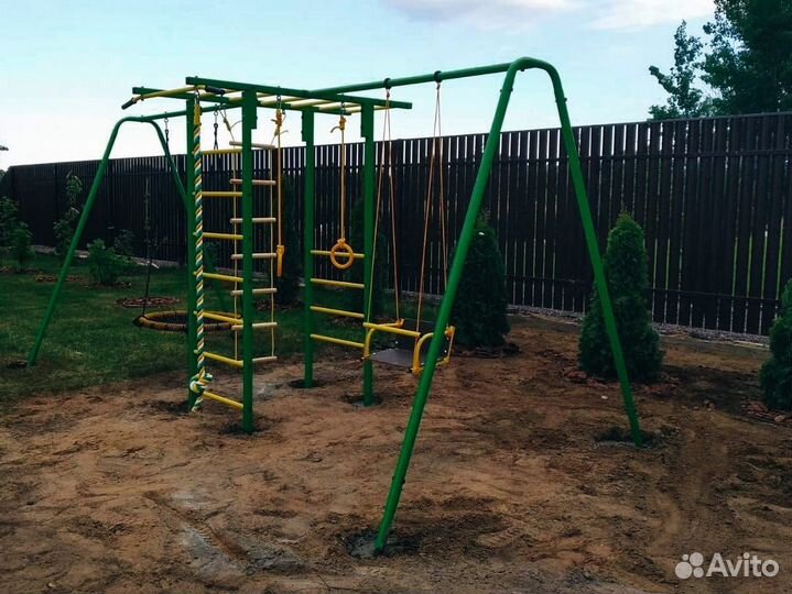 Уличный спортивный комплекс