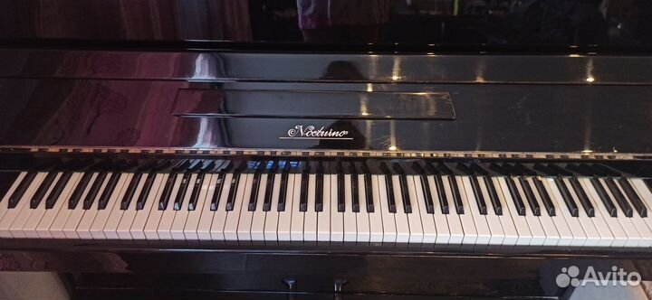 Пианино Ноктюрн в хорошем состоянии