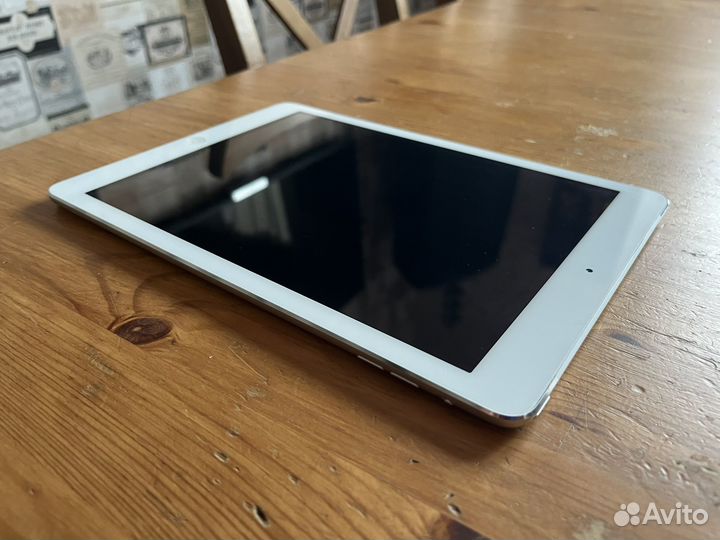 iPad Air 64 GB Wi-Fi + Cellular