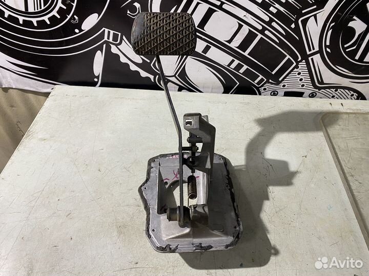 Педаль тормоза Mercedes Benz W140