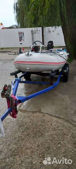 Лодка Nissamaran с двигателем Nissan