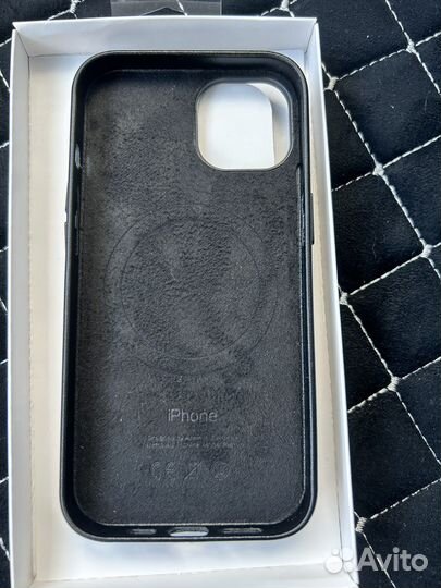 Чехлы на iPhone 14