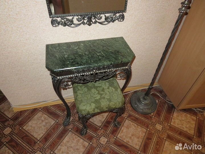 Гарнитур(торшер,зеркало,столик) зик из змеевика