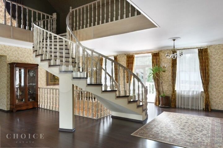 Коттедж 800 м² на участке 61 сот.