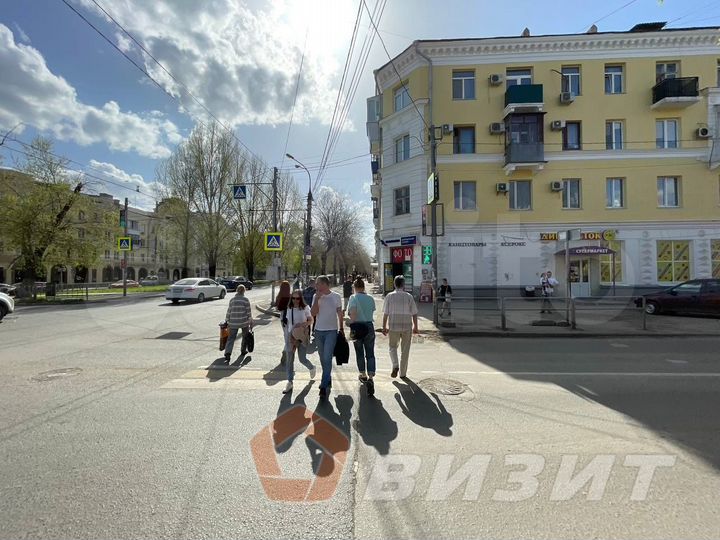 Торговое помещение с панорамными окнами на 1 линии