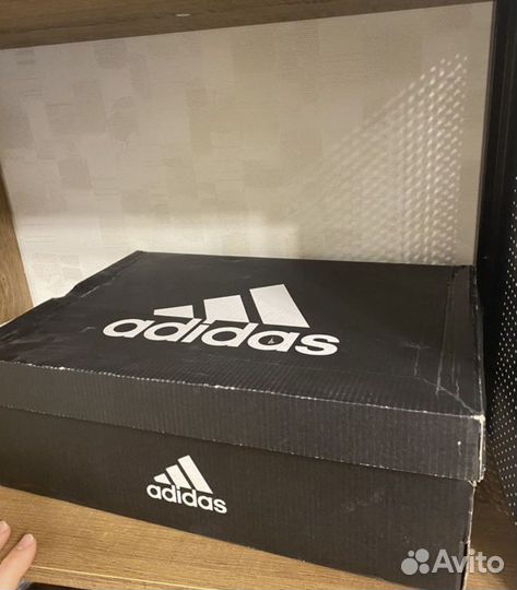 Футбольные бутсы adidas