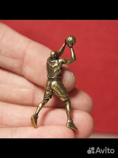 Новая миниатюрная фигурка Баскетболист