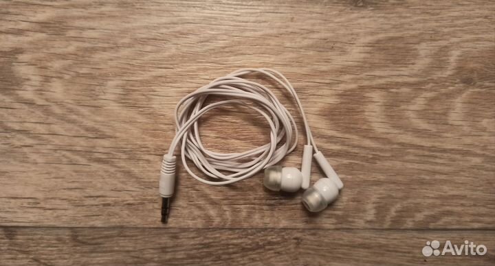 Проводные наушники