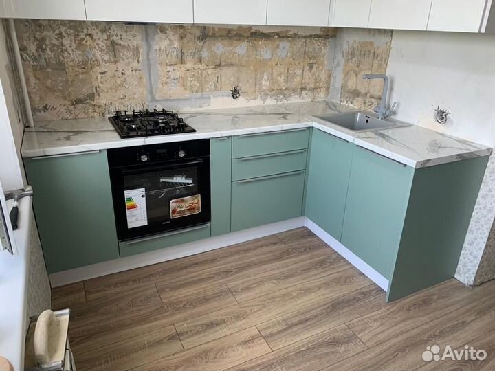 Кухня угловая новая. В наличии