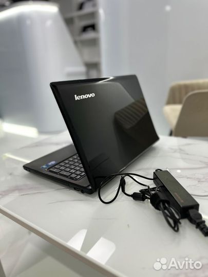 Ракета Lenovo core i5\8gb\SSD\15.6\мощь