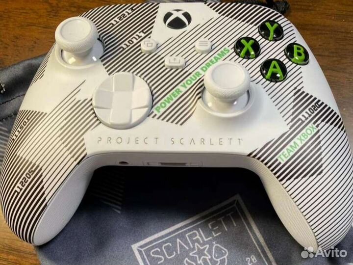 Геймпад создателей Xbox Series X Launch Team