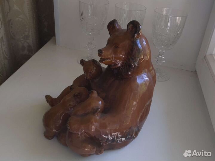 Статуэтка Медведица с медвежатами