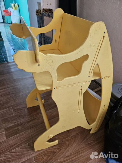 Лошадка качалка,стульчик доя кормления, парта