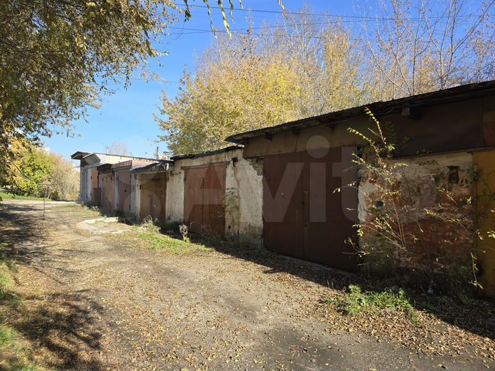 Гараж, > 30 м²