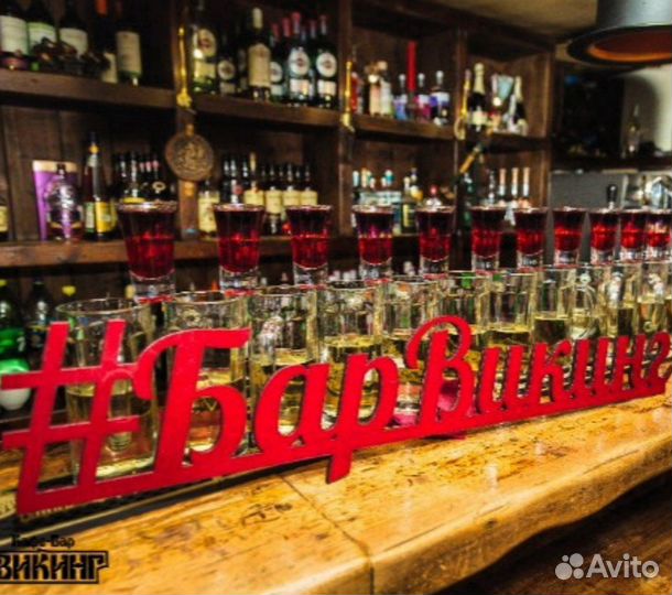 Официант в ночной бар