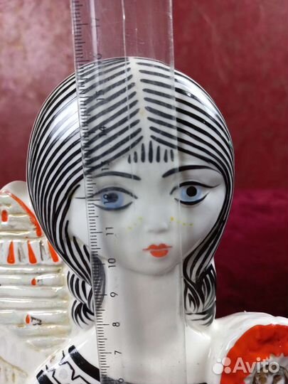 Лзфи фарфоровая скульптура Аленький цветок. 60-е