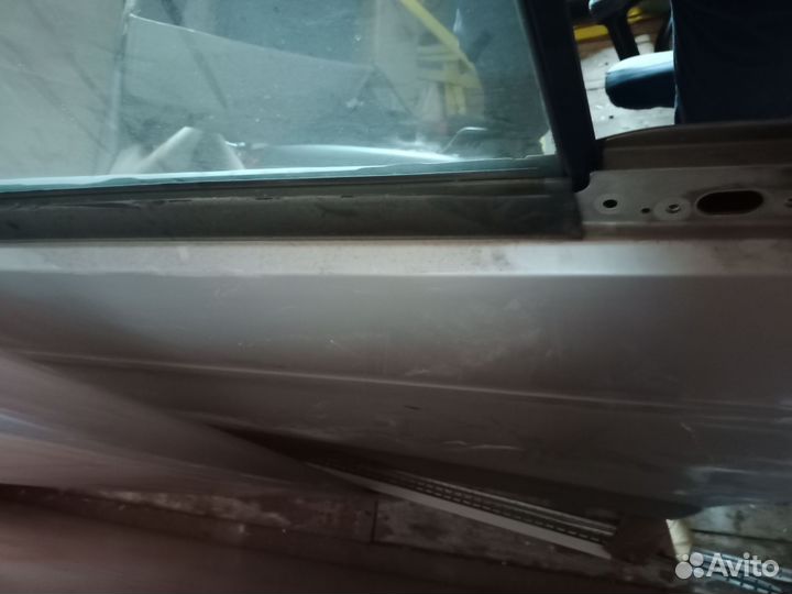 Дверь передняя правая Мазда bongo френди