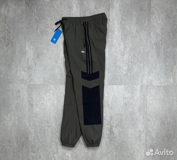 Спортивные штаны adidas