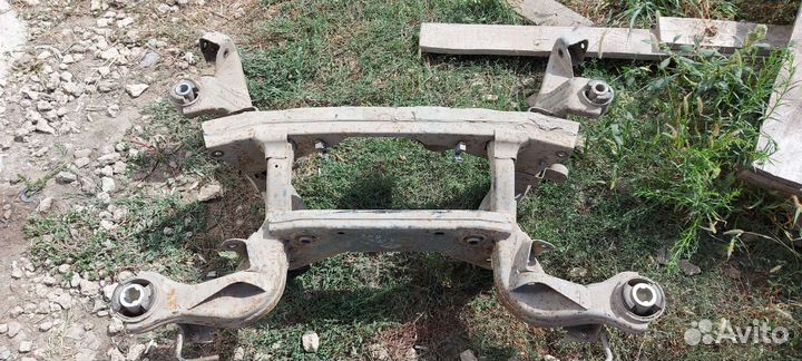 Подрамник задний на Cadillac SRX