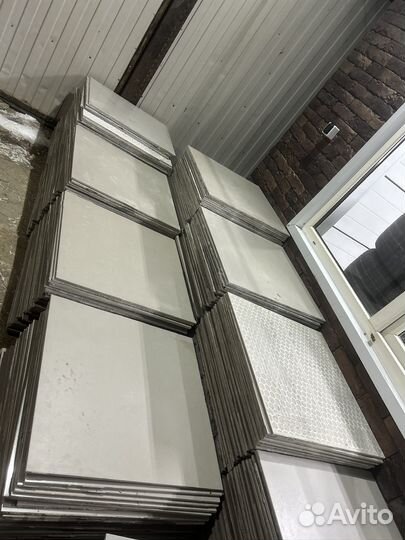 Продам плитку 60 на 60 бу