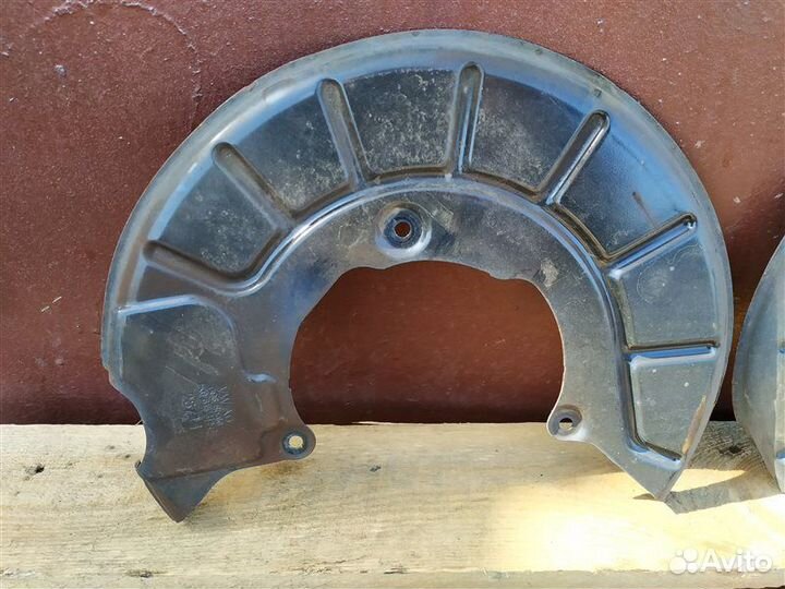 Пыльник тормозного диска передний Volkswagen