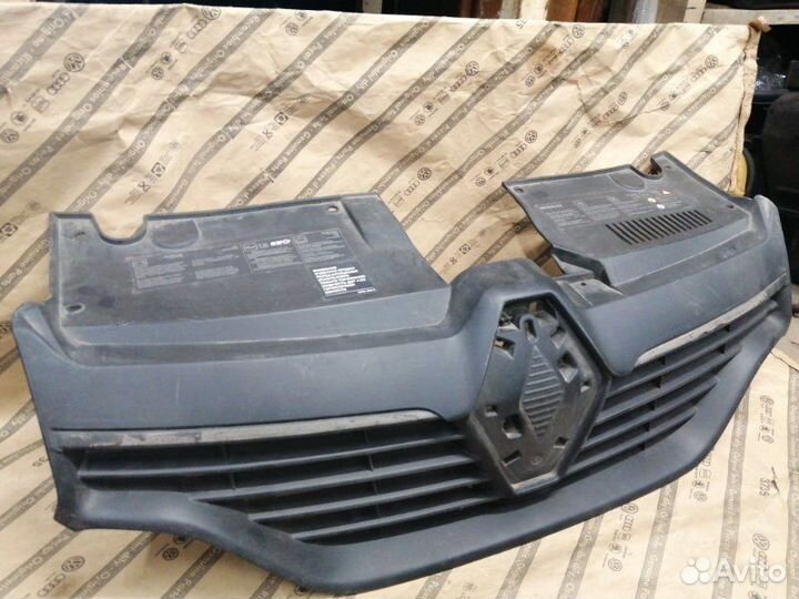 Решетка радиатора Renault Logan 2