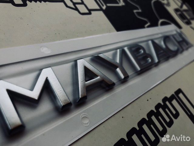 Майбах капот. Maybach эмблема. Майбах эмблема на капоте.