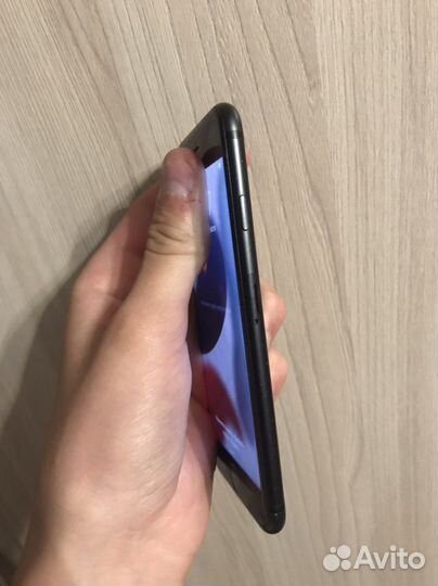 Телефон iPhone 7