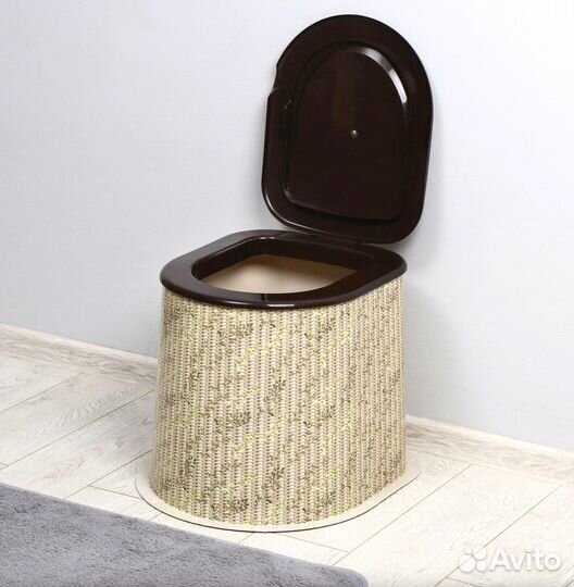 Унитаз для дачи из прочного пластика 