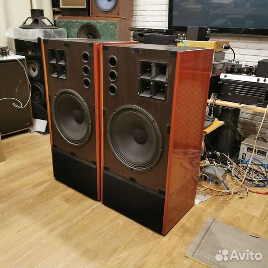 Колонки JBL