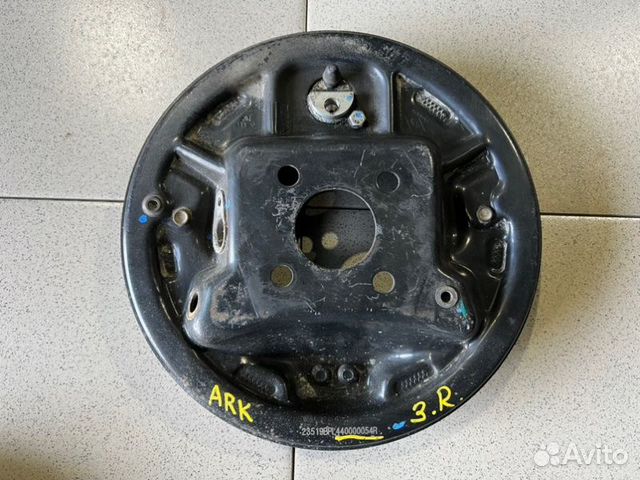 Щит опорный задний правый Renault Arkana пробег 46