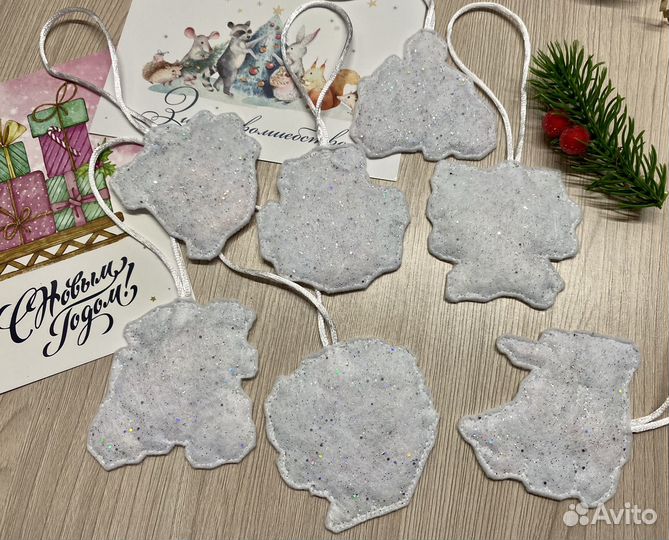 Набор елочных игрушек вышитых крестиком